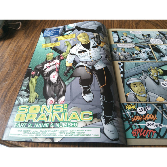 R.E.B.E.L.S #19 (October 2010 DC Comics) - Picture 3 of 3